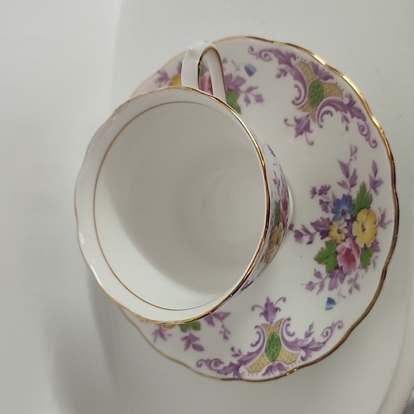 Vintage Colclough Light Purple/ Lavender Floral fine bone china Teacup & saucer - Picture 3 of 5
